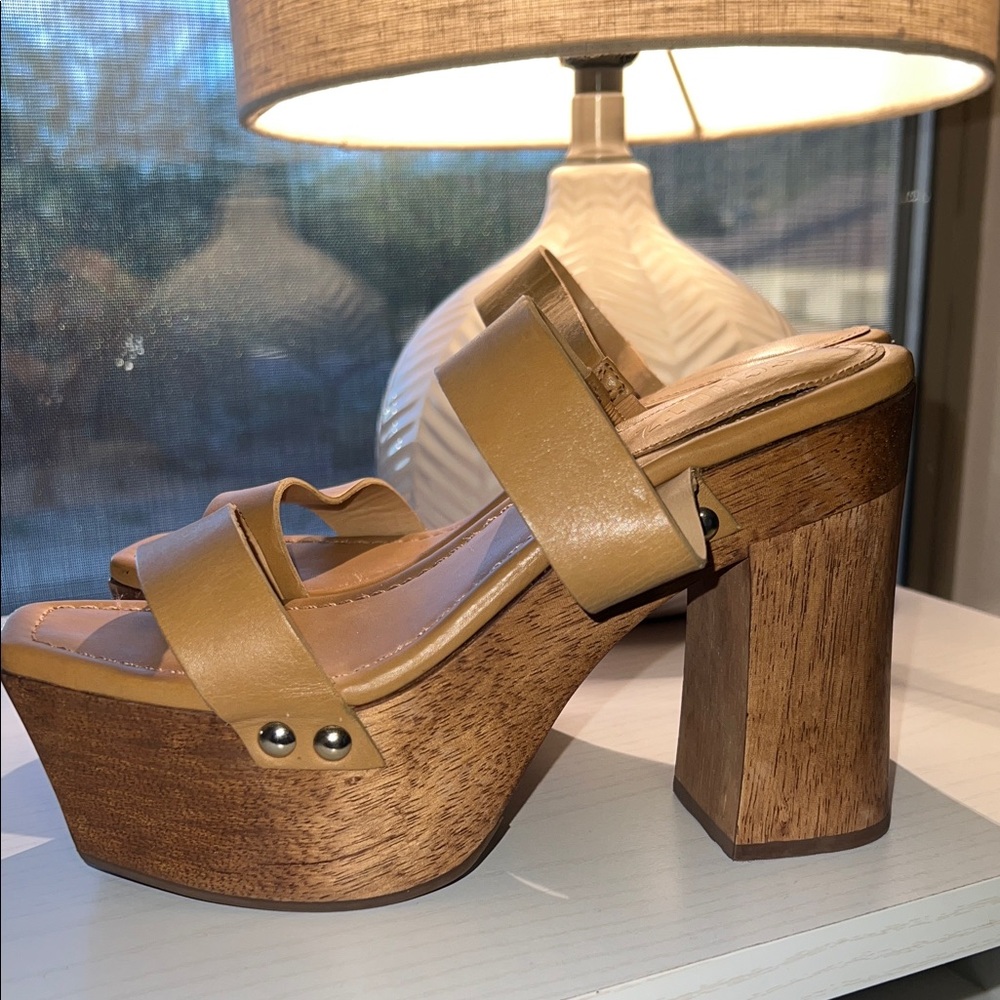Schutz Aryana Slip On Platform Heel Women’s Size 7.5